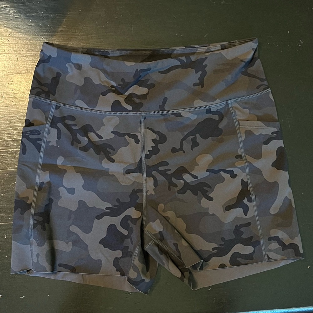Zyia camo biker shorts